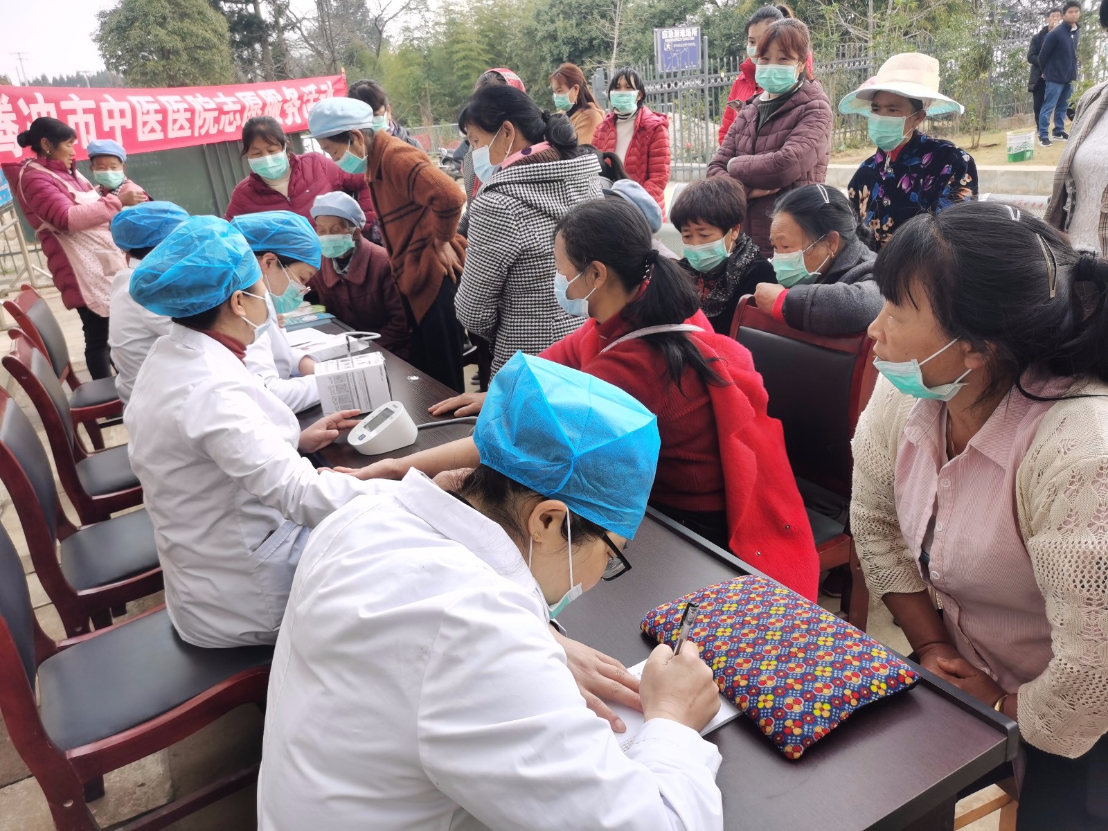 市中医医院关爱女性义诊活动.jpg